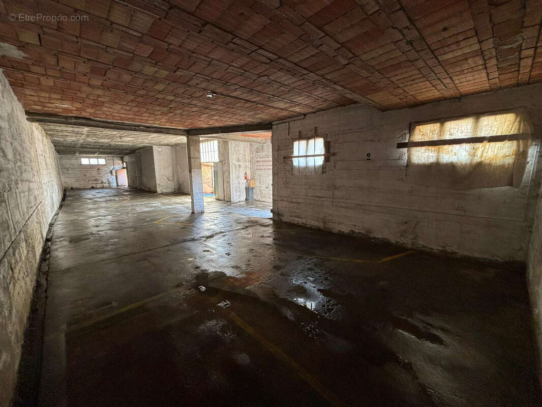 Parking à LE PERTHUS