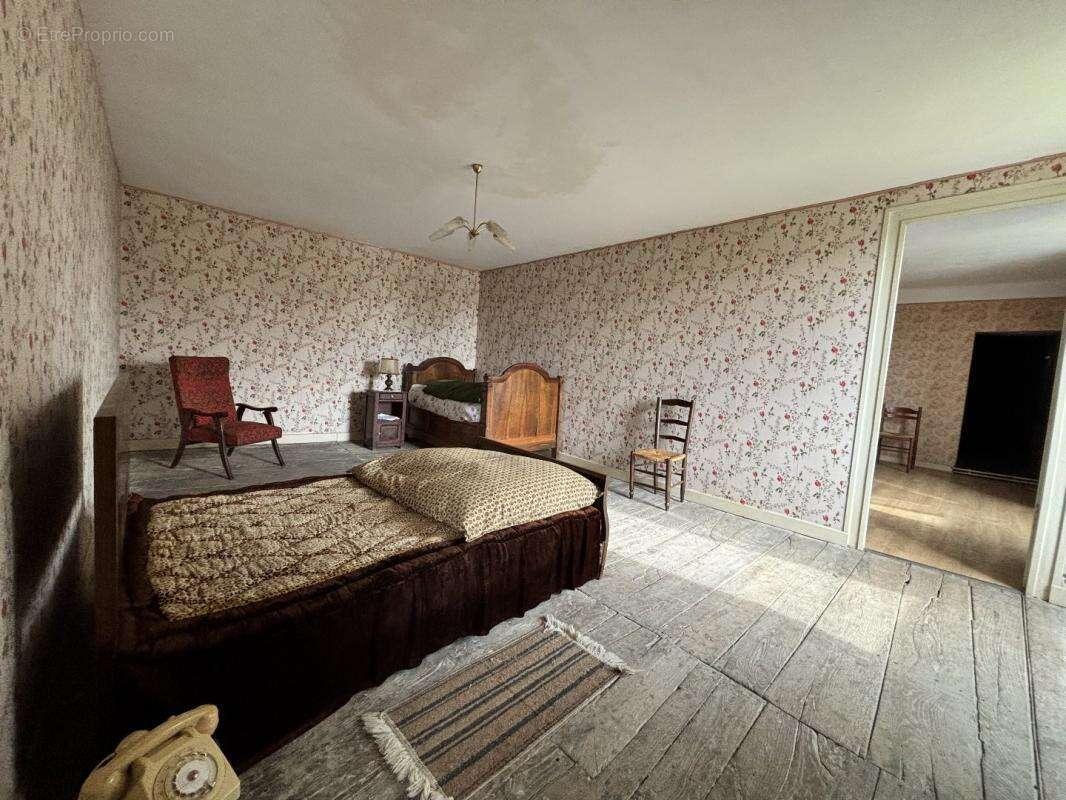 Maison à ROANNES-SAINT-MARY