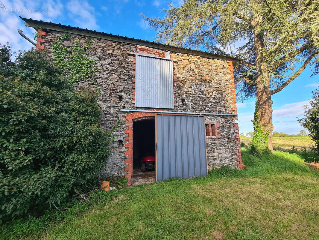 Maison à MONTREVAULT