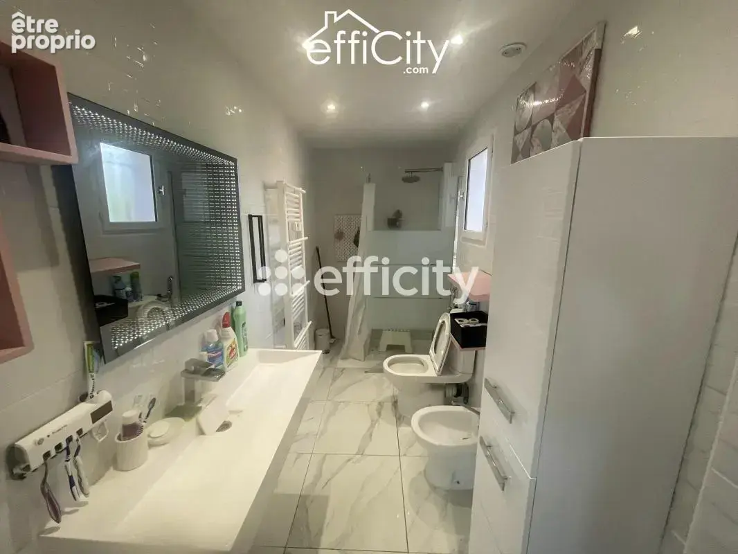 Maison 5 pièces 180 m² à vendre à Vaulx-En-Velin (69120) - photo 11