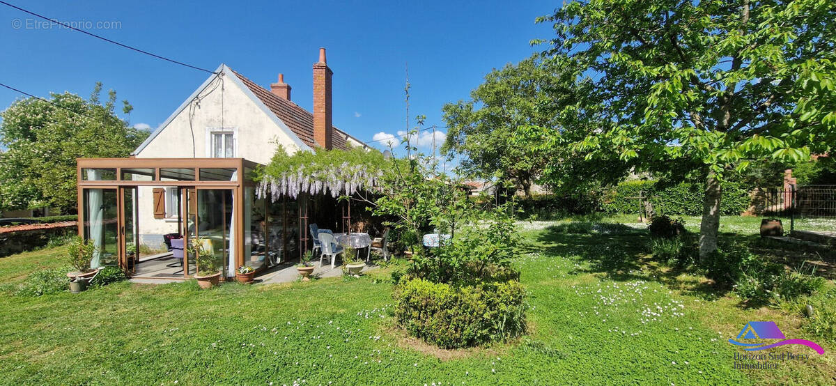 Coté de la maison - Maison à CHATEAUMEILLANT