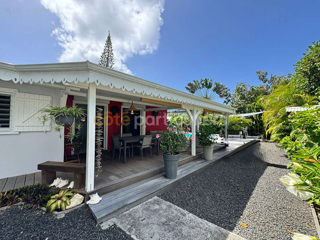 À Vendre - Charmante maisonT4 avec piscine secteur Saint-François - photo 2