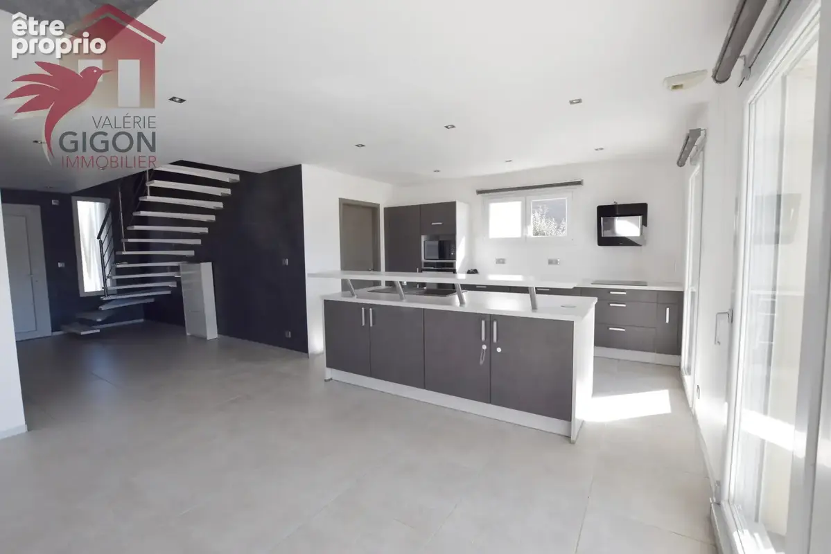BELLE MAISON CONTEMPORAINE construite en 2018, alliant confort, modernité et fonctionnalité, beaux volumes ouv - photo 5