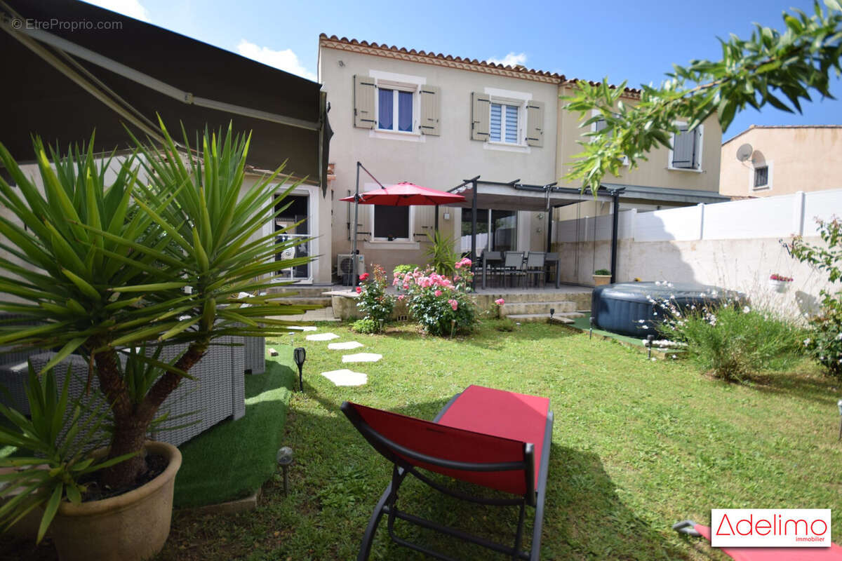 grand garage  - Maison à BEAUVOISIN