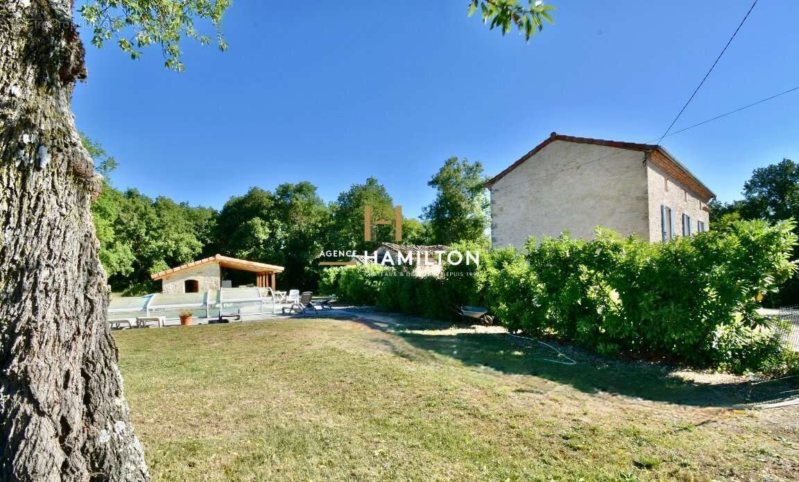 Superbe maison en pierre rénovée, avec bois et terrains attenants - photo 6