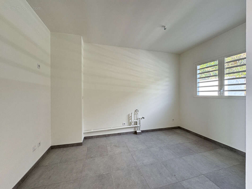 A VENDRE - Bellepierre - Appartement T4 neuf de 173 m2 de surface totale dans une copropriété de standing - photo 7