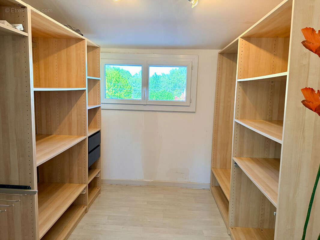4 CHAMBRES avec garage et jardin - photo 9