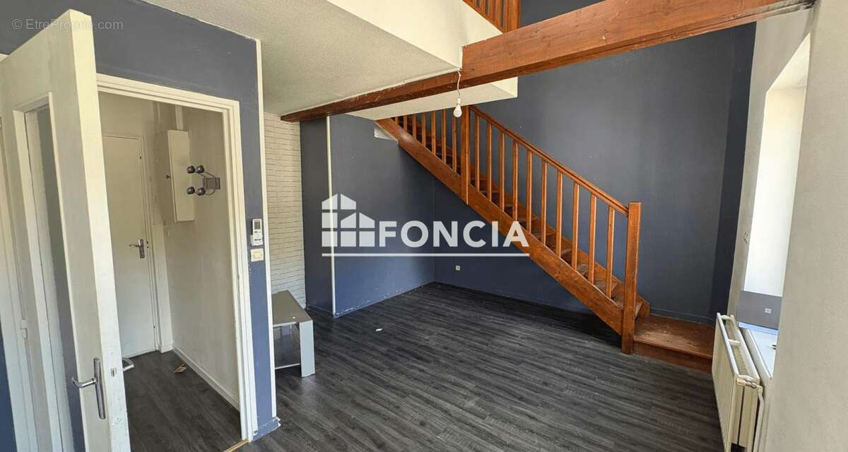 Appartement à LE CHAMBON-FEUGEROLLES