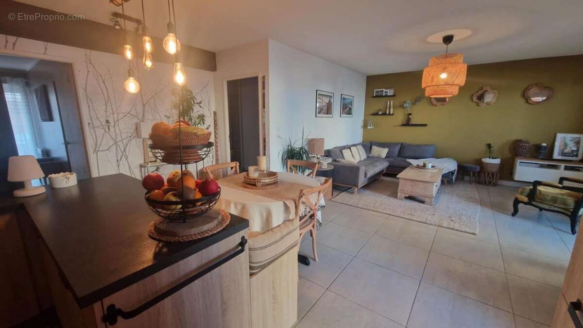 Appartement à MEZE