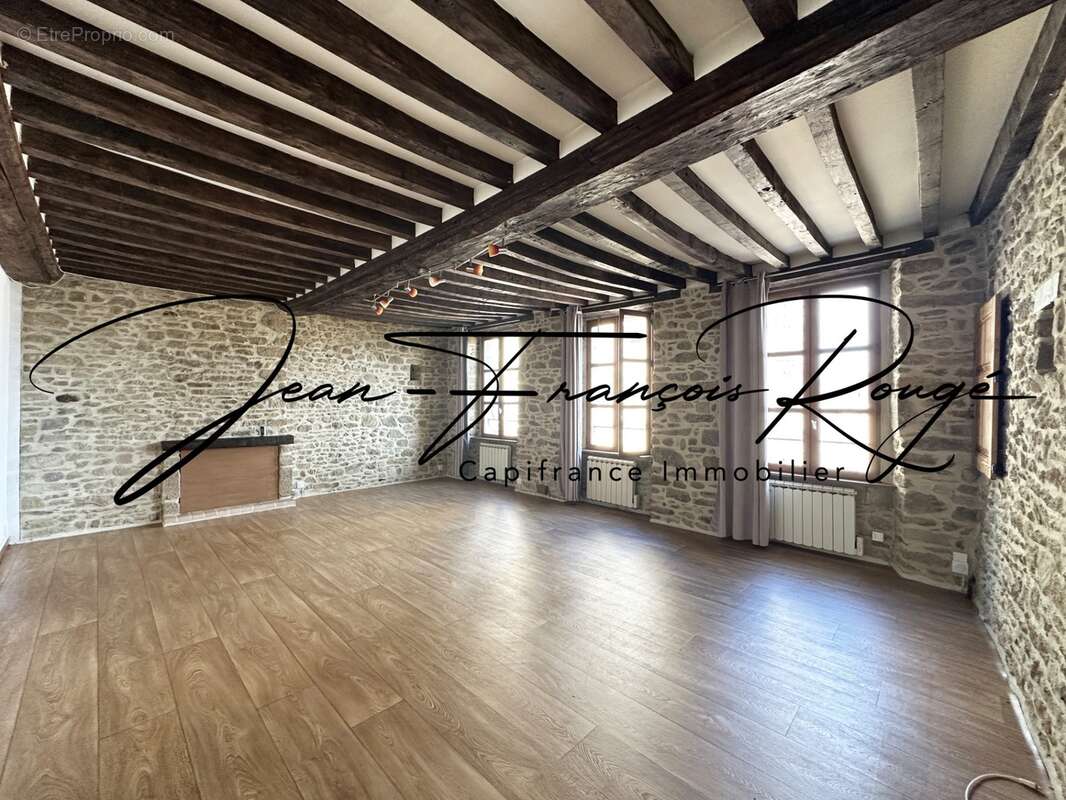 Face à l'église Saint-Pierre, appartement T3 de 72 m², dans une petite copropriété !!! - photo 4
