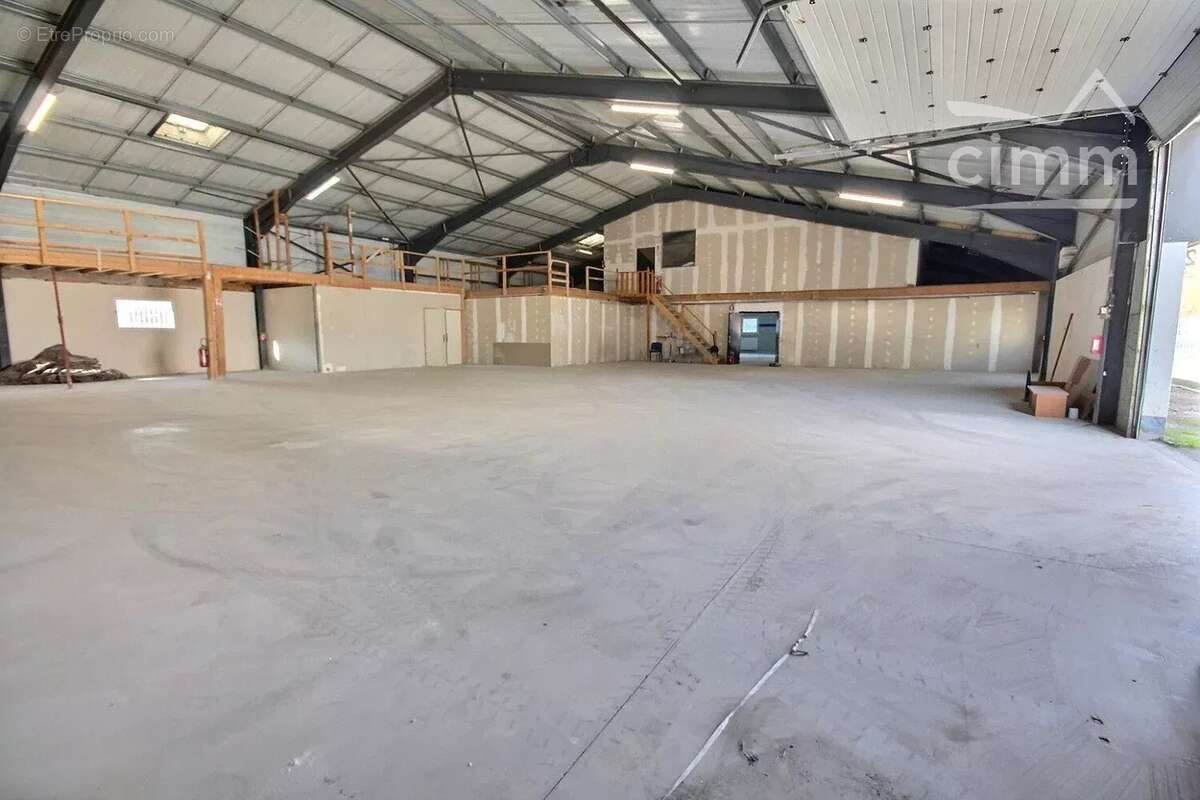 Commerce à LA ROCHETTE