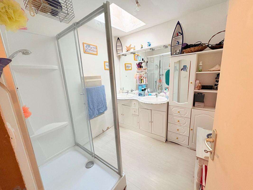 Maison à SAINT-GEORGES-DE-LONGUEPIERRE