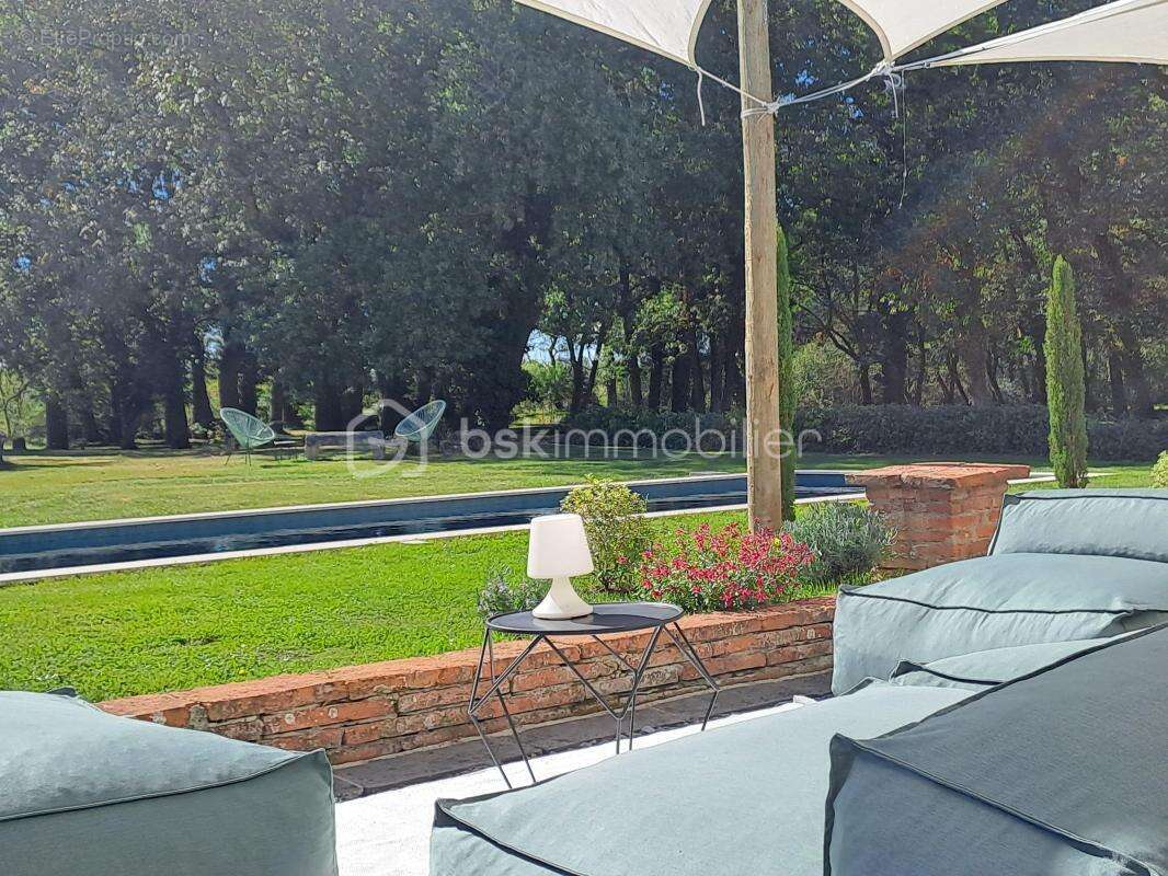 Propriete avec parc, dependance et piscine - photo 26