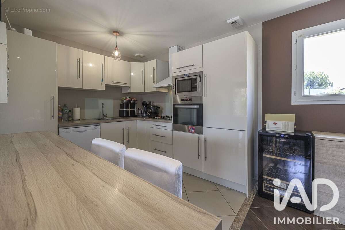 Maison 108 m² à Saint-Seurin-Sur-L'isle  - photo 6