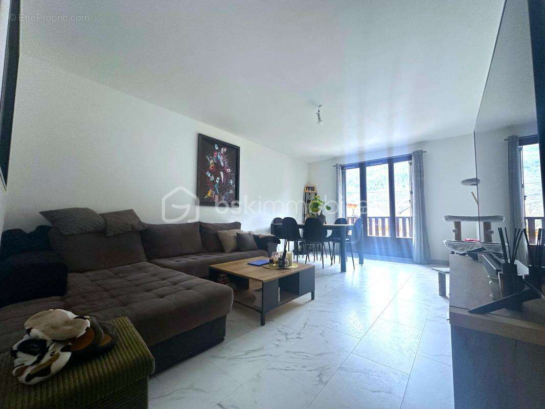 La bathie- appartement t3 75m2+ garage + cave - photo 2