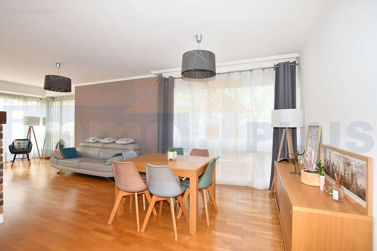 Appartement à FONTENAY-LE-FLEURY