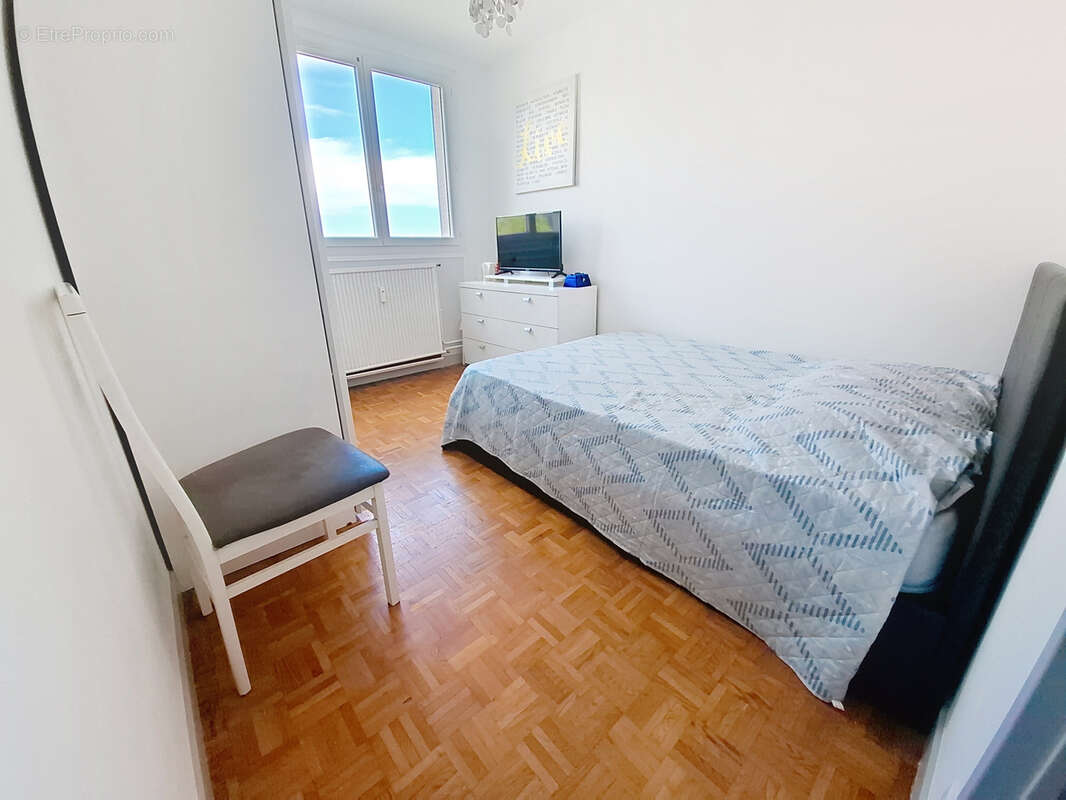 Appartement à PIERRE-BENITE