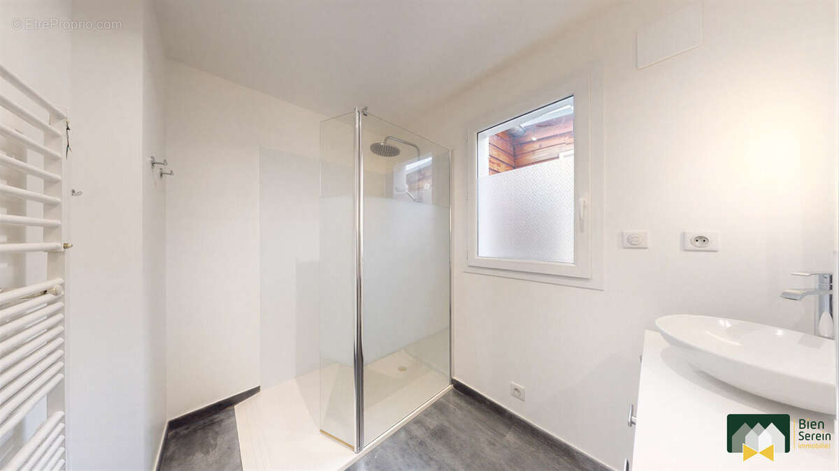 Salle d'eau suite parentale - Maison à CHARTRES