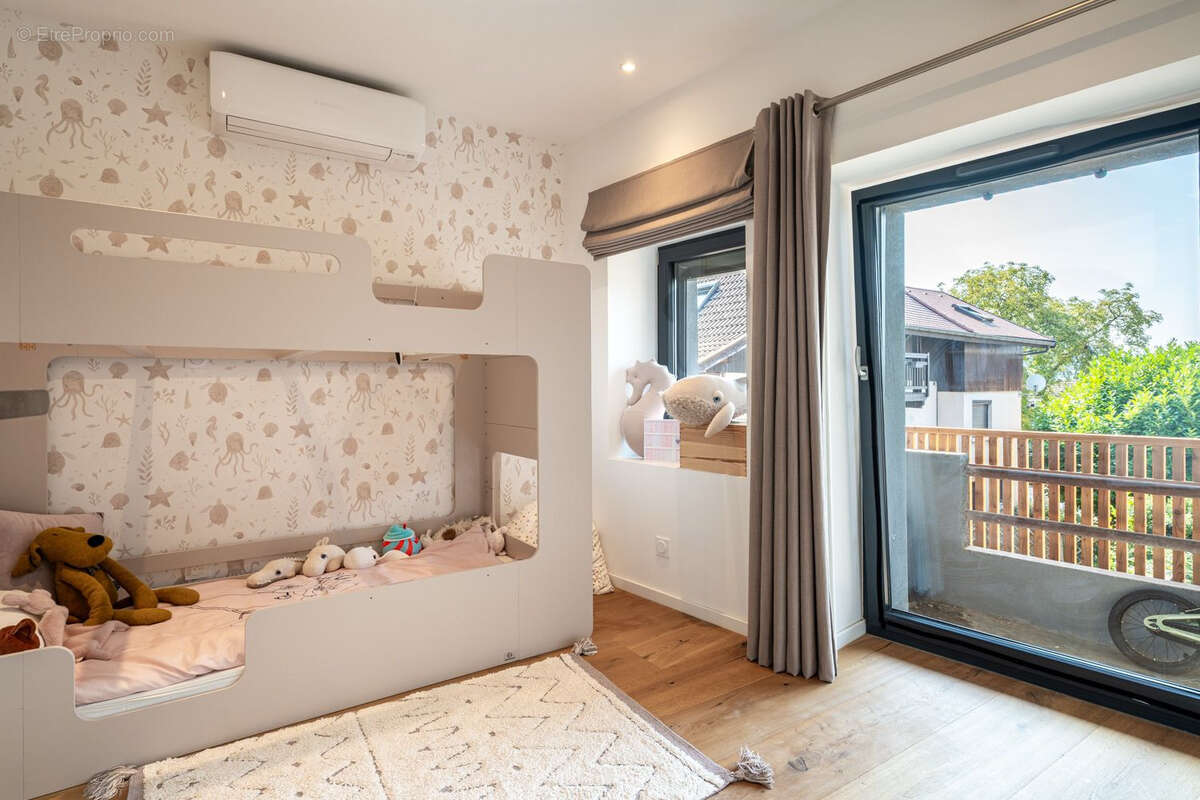 ANNECY NORD - Pringy / Promery - maison de village de 210 M2 habitables - photo 6