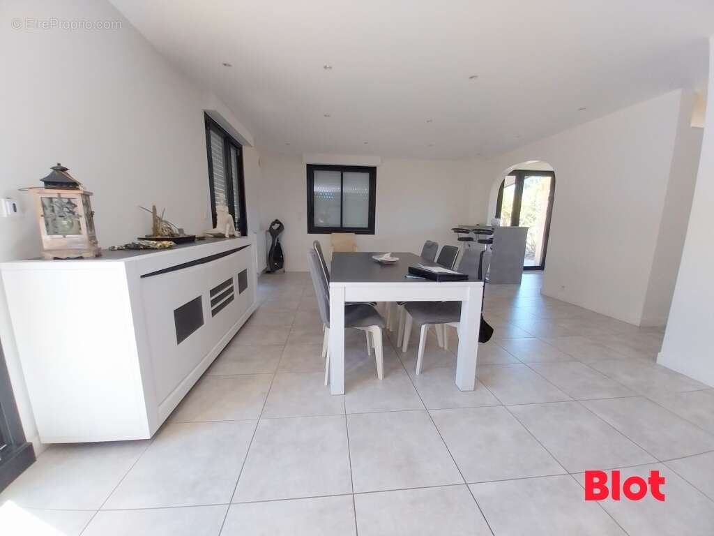 Maison 180 m² à Caudan  - photo 4