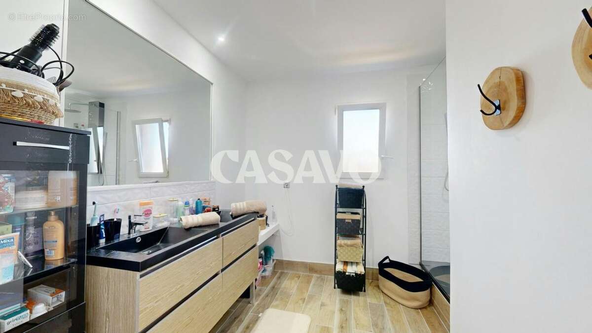 Vente Maison 10 pièces de 231m² - 84300 Taillades - photo 23