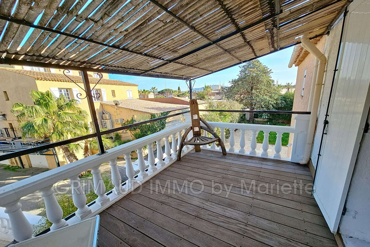 Appartement à GRIMAUD