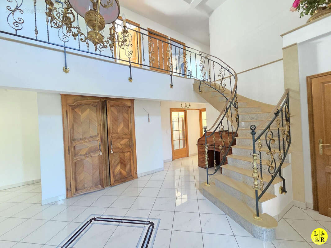 Maison 346 m² à Anzin-Saint-Aubin  - photo 4