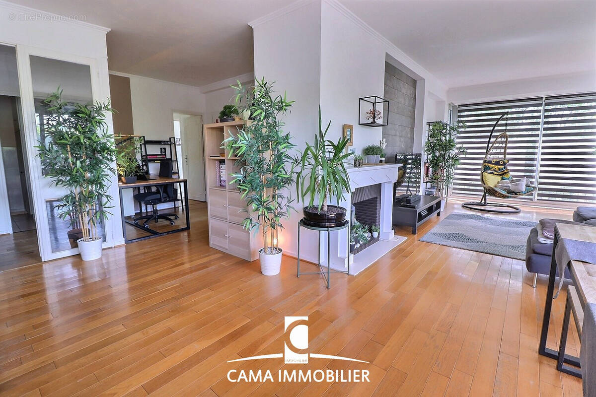 Appartement à FONTENAY-LE-FLEURY