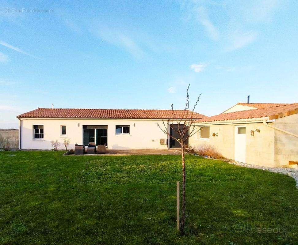Maison à JARNAC-CHAMPAGNE
