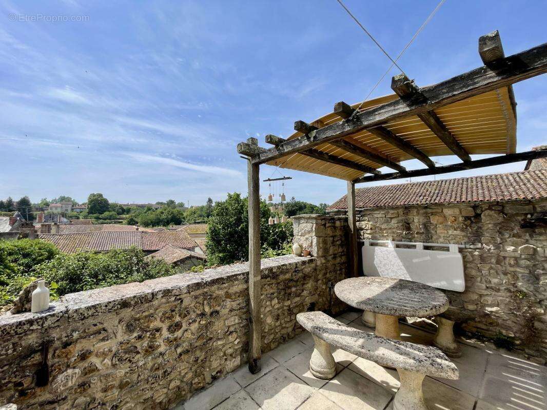 Maison à CHARROUX