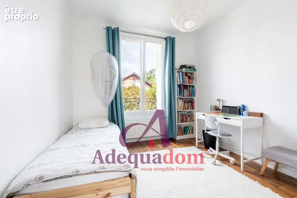 Maison de charme rénovée avec 3 chambres - bureau,  jardin terrasse et stationnement - photo 4