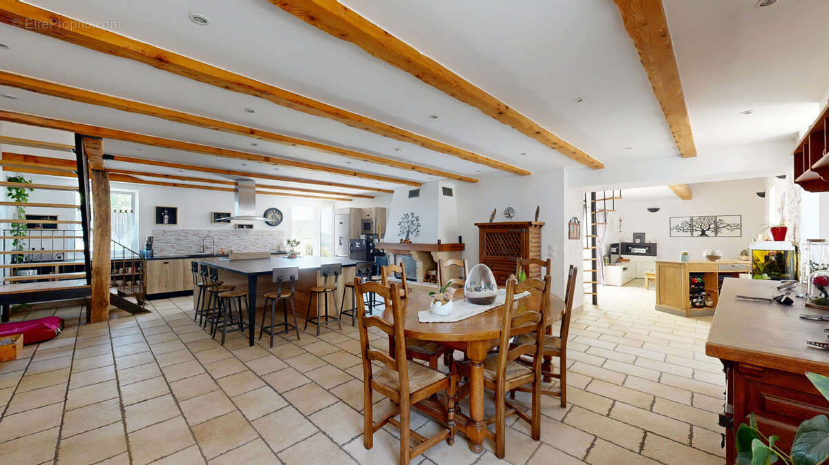 Appartement à FORCALQUIER