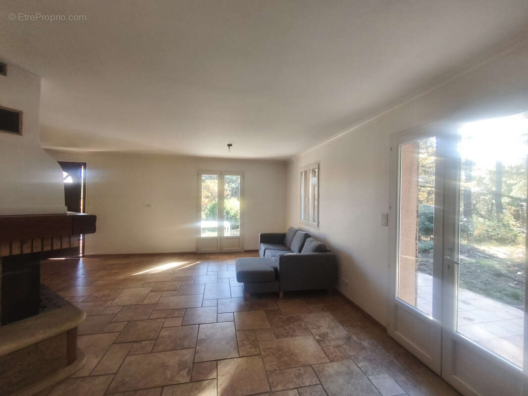 Maison à LE COLLET-DE-DEZE