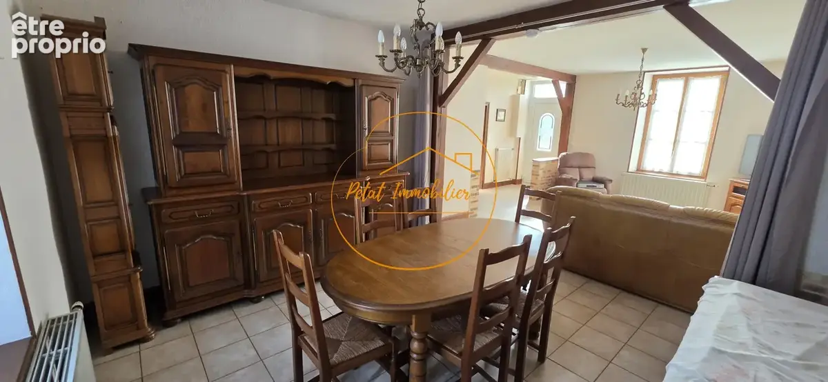 Maison familiale de 118 m2 avec dépendances, garages et beau potentiel - photo 4