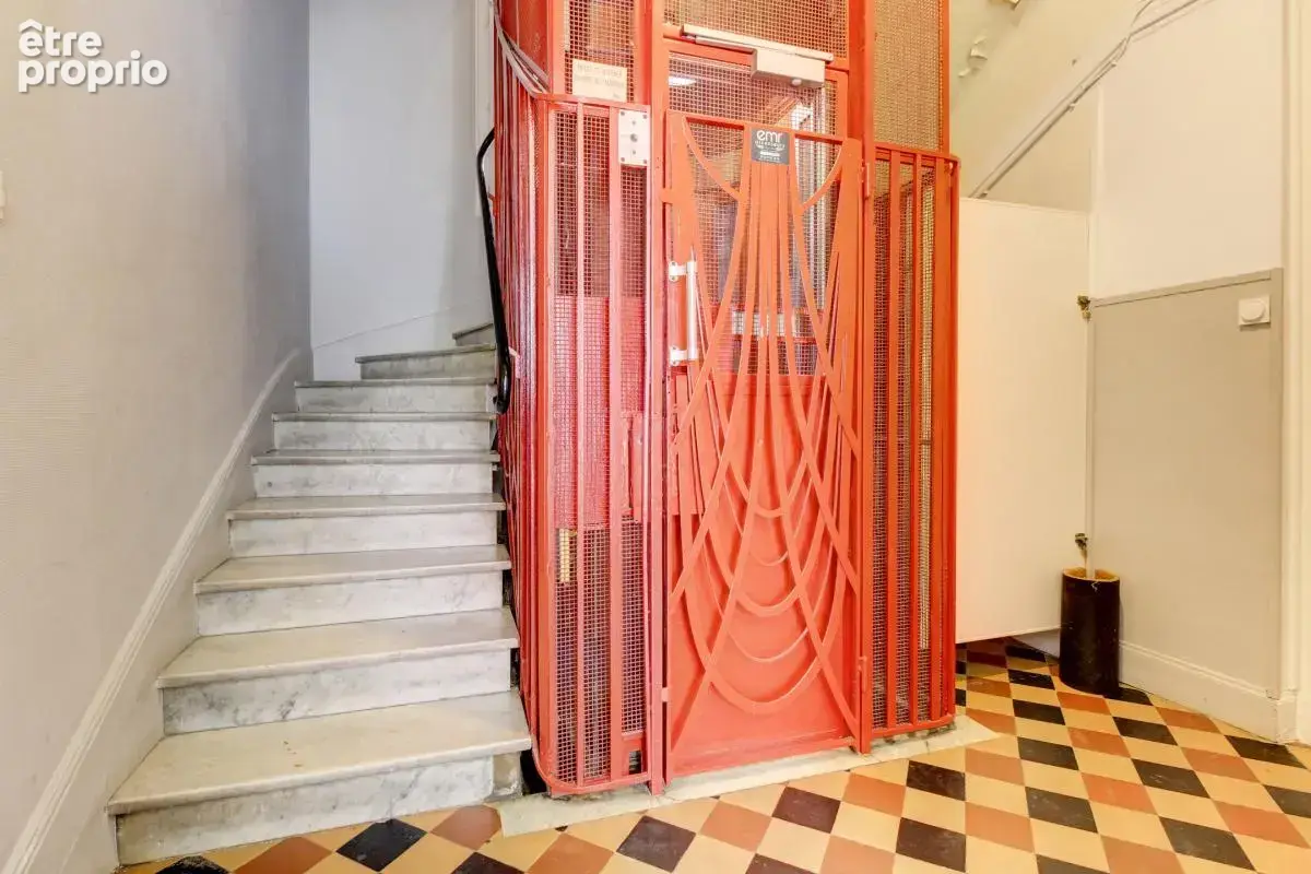 Nice centre-ville – 2 pièces de 31,79 m² avec balcon, hauteur sous plafond et vue sur les toits - photo 12
