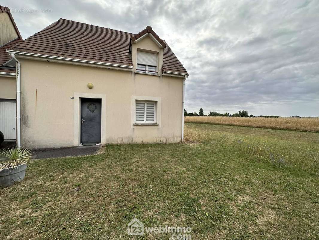 Pavillon d'une surface habitable de 104 m² - Maison à PANCY-COURTECON