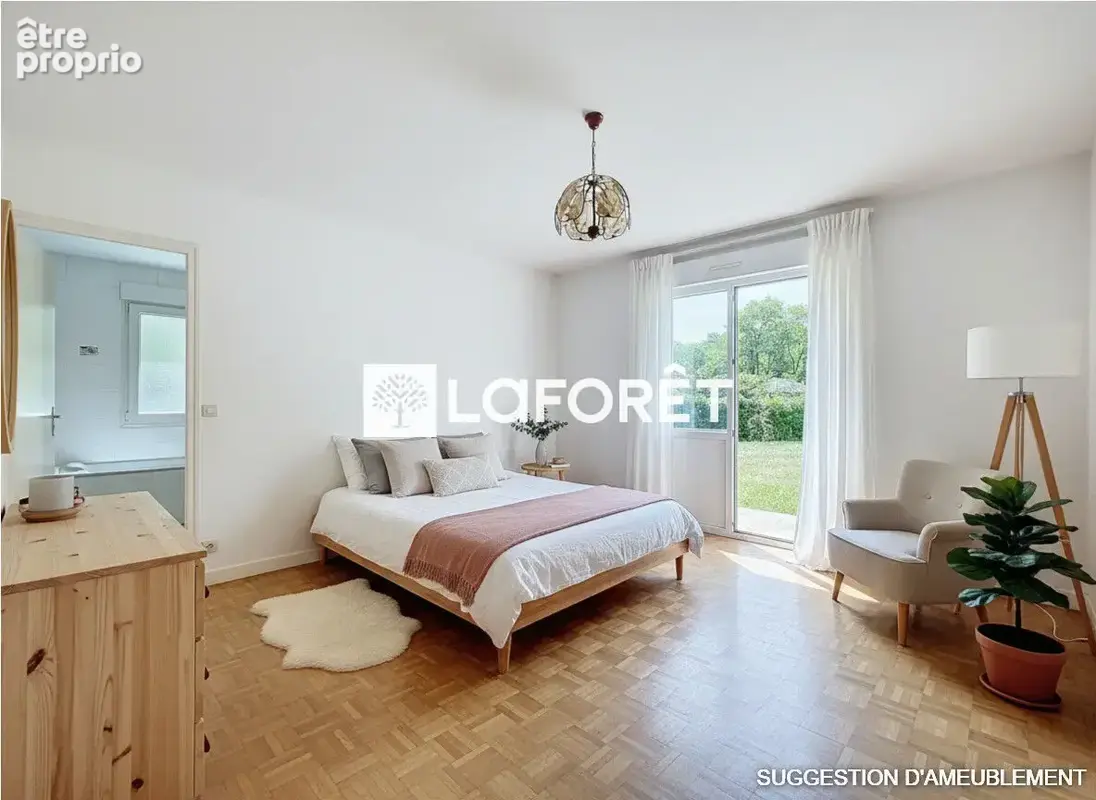 Maison familiale située dans un cadre verdoyant avec grand terrain - photo 7