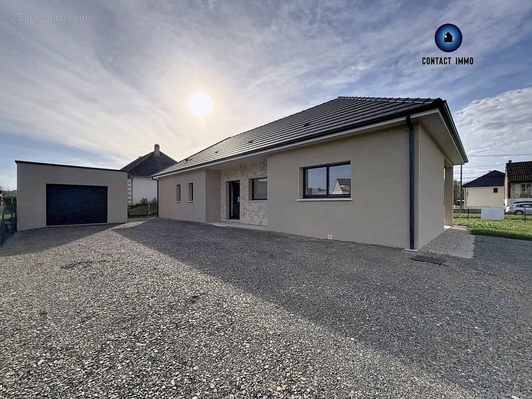 Maison à SAINT-PANTALEON-DE-LARCHE