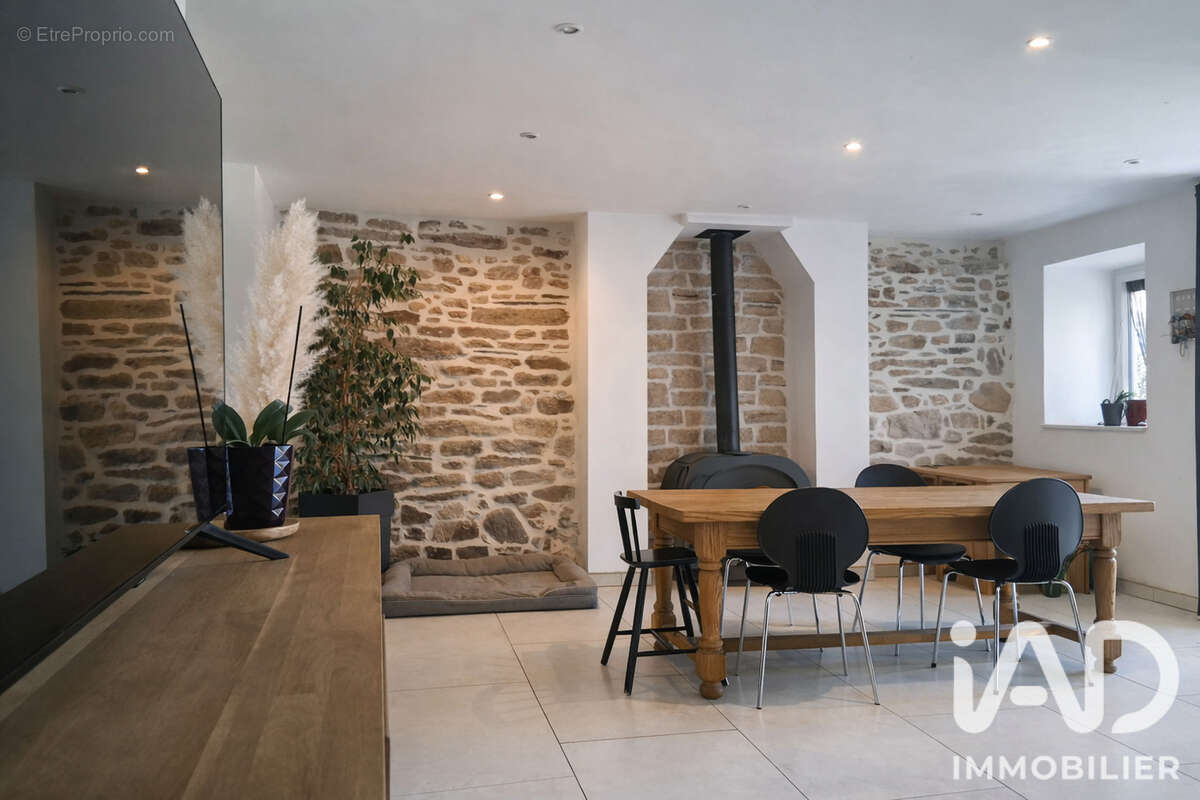 Maison 117 m² à Peillac  - photo 4