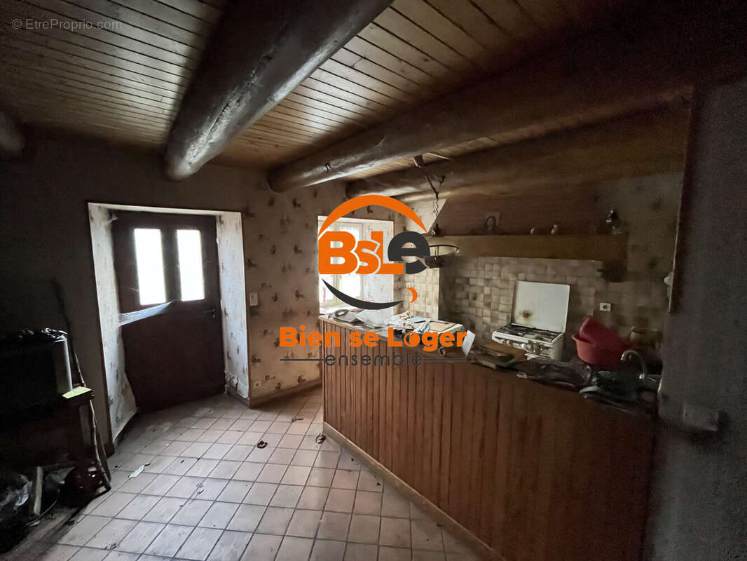 Maison à VEDRINES-SAINT-LOUP