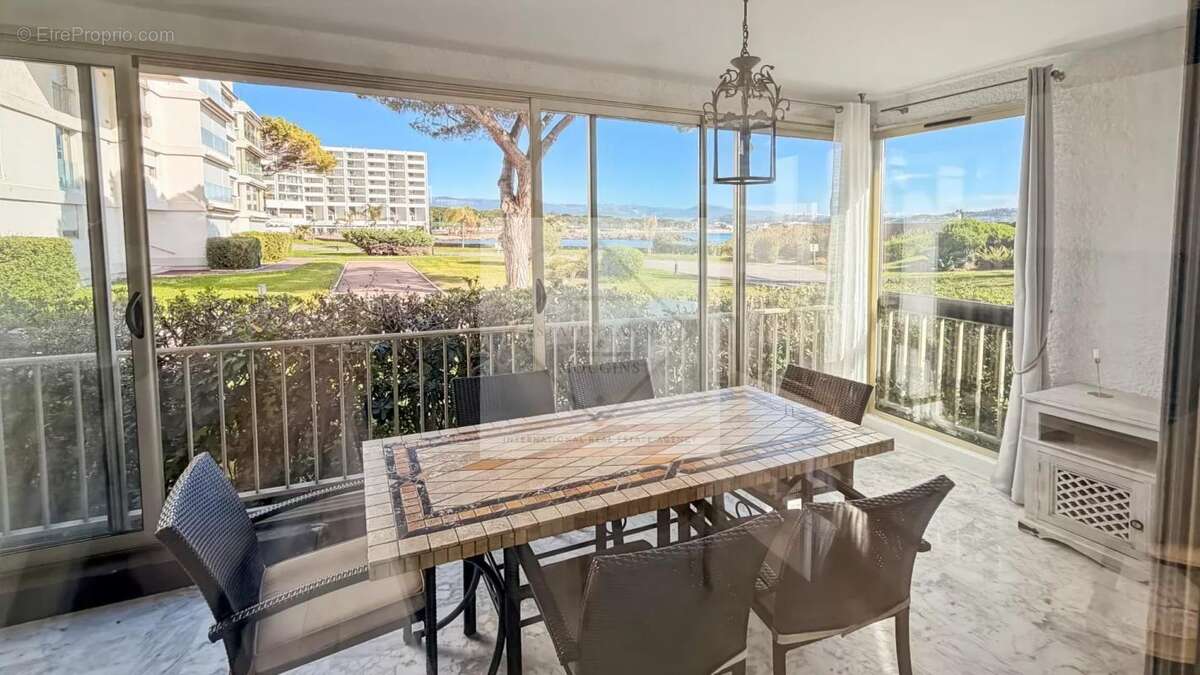 Appartement à MANDELIEU-LA-NAPOULE