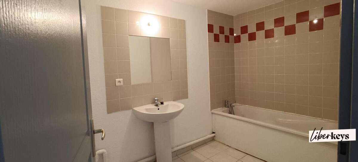Appartement 3 pièces-  80 m² en rez-de-chaussée avec jardin privatif, au calme en fond d'impasse - Villette les Dole - photo 13
