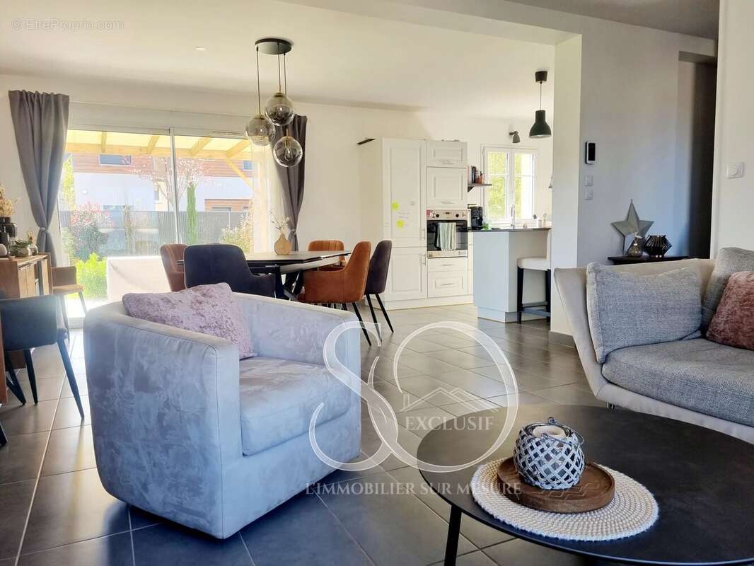 Maison à MEZIERES-SUR-SEINE