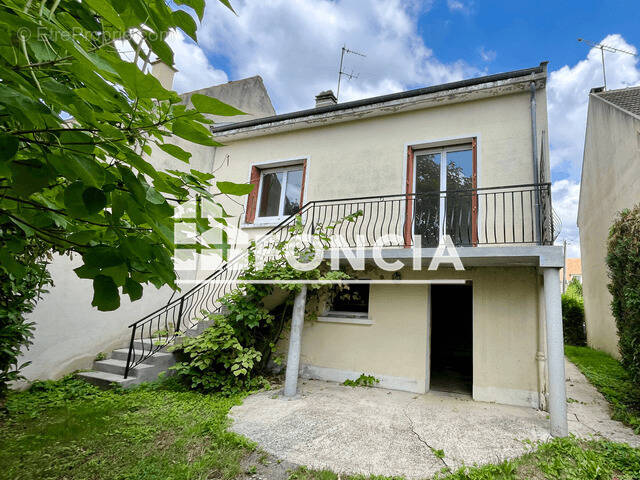 Maison à LE MESNIL-SAINT-DENIS