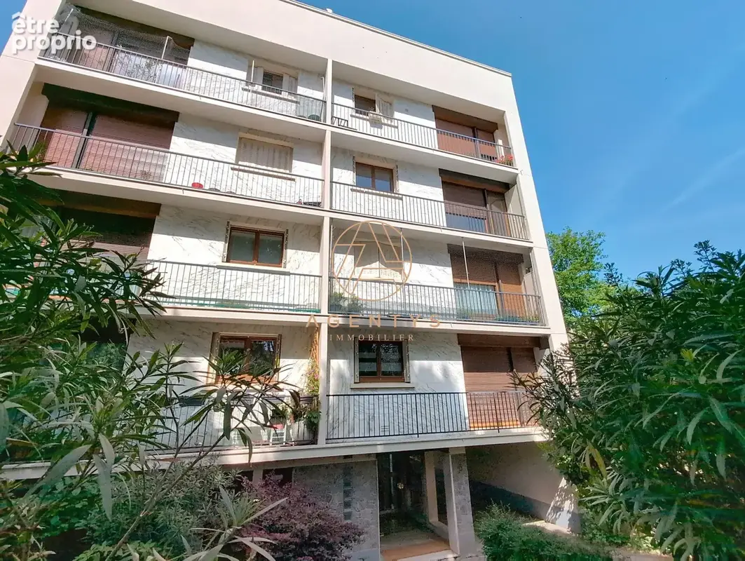 Appartement à SAINT-MAUR-DES-FOSSES