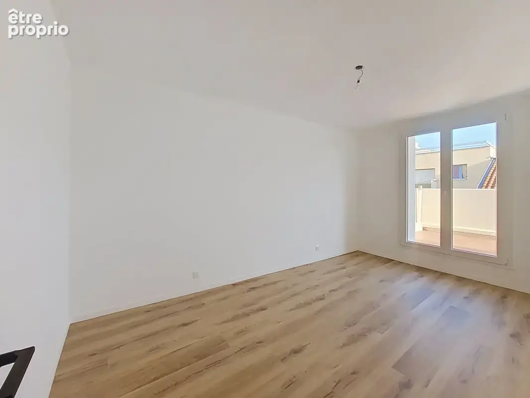 Appartement F3 entièrement rénové  de 100m³ avec terrase , ascenseur et garage - photo 7