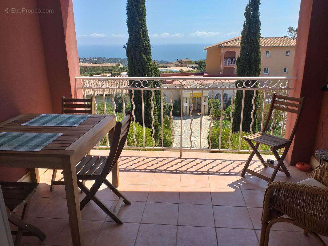 Appartement à ROQUEBRUNE-SUR-ARGENS