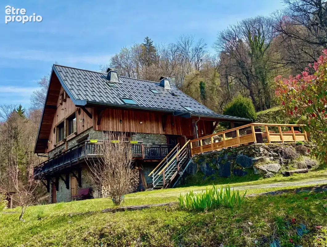 A vendre sur 2,4 ha en pleine nature 1 Chalet Rénové + 1 ancien chalet à réhabiliter - photo 3
