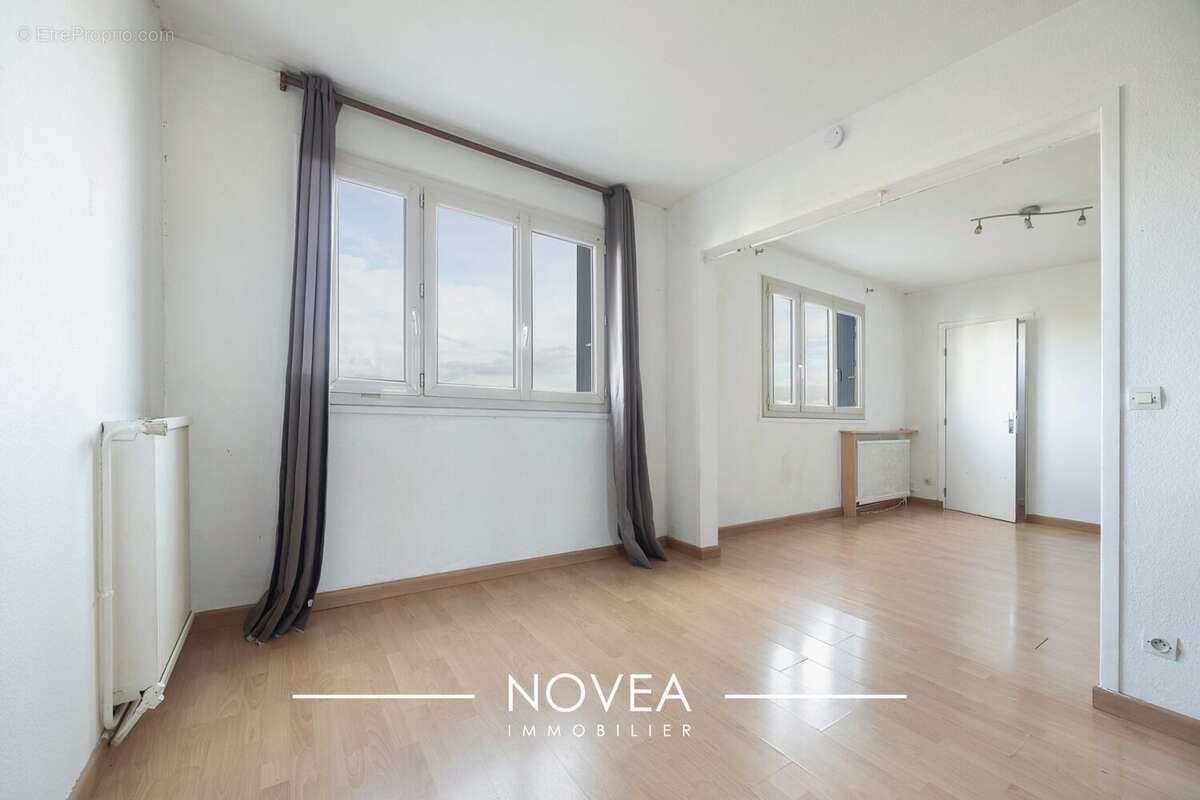 Appartement à MEYZIEU