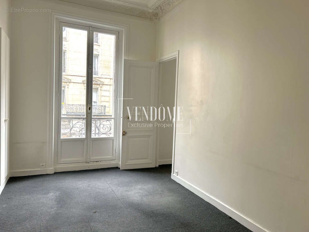 Appartement à PARIS-1E